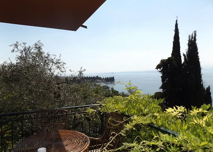 Patrizia Villa *
