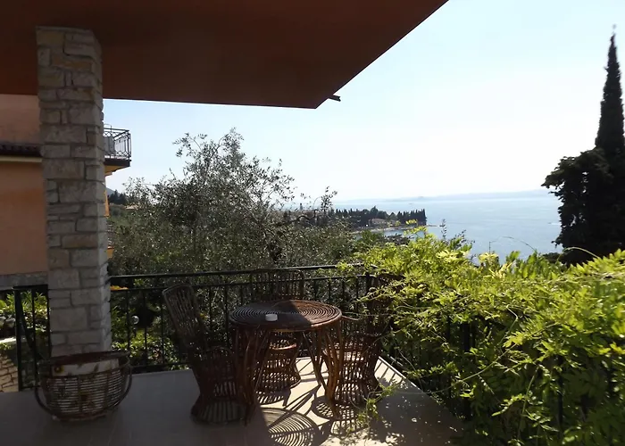 Patrizia Villa *